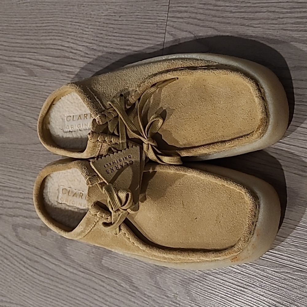Great Condition Clarks size 9